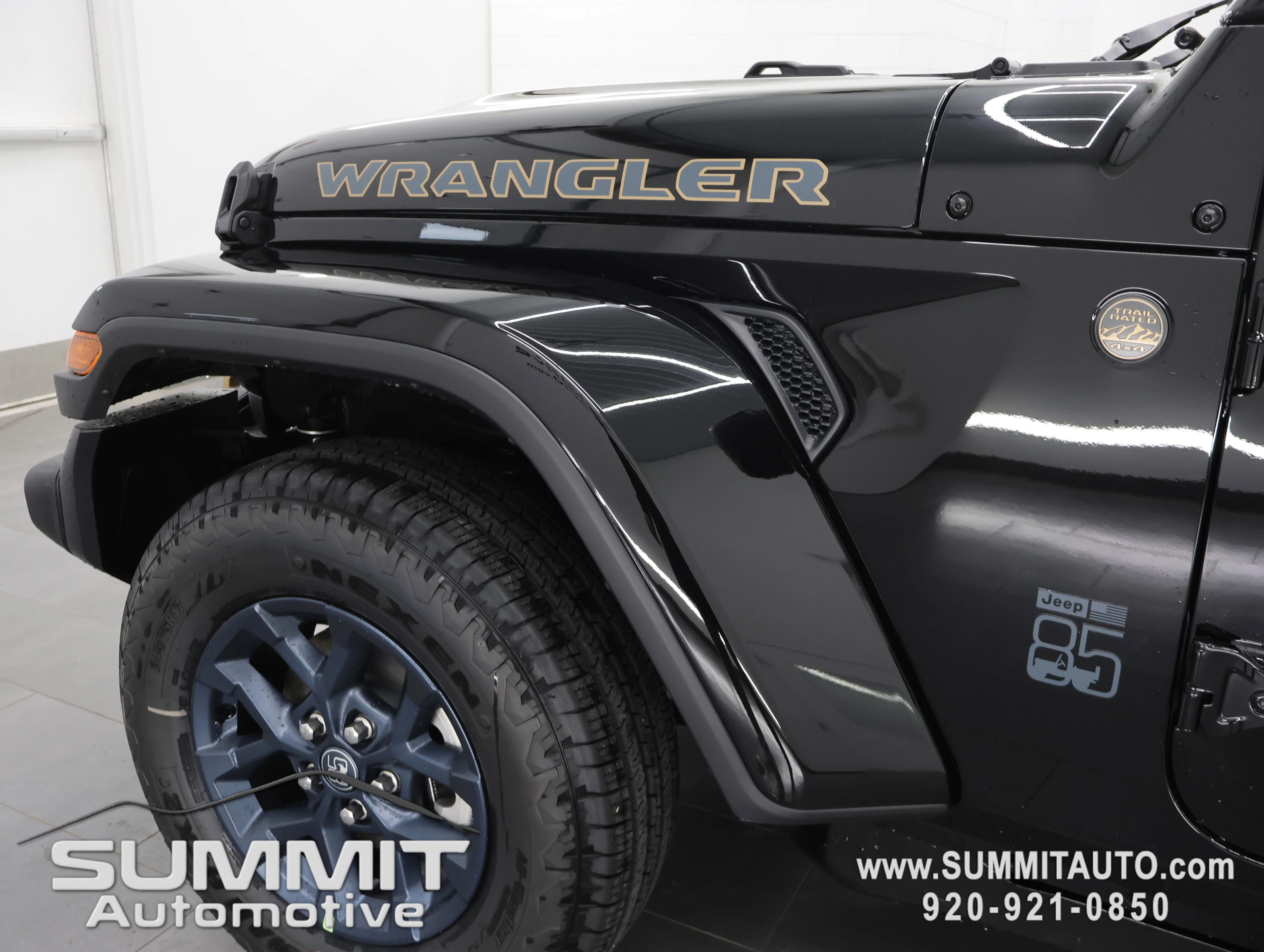 New 2026 Black Clear-Coat Exterior Paint Jeep 85th Anniversary Edition image 33