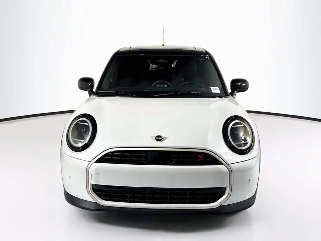 New 2026 Nanuq White Metallic MINI Signature Plus image 2