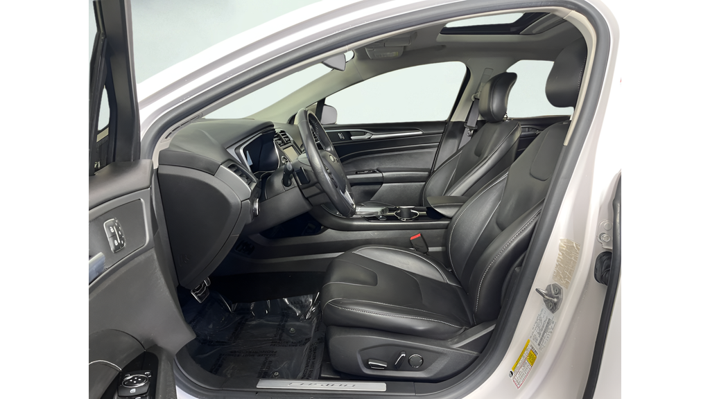 Used 2014  Ford Titanium image 10