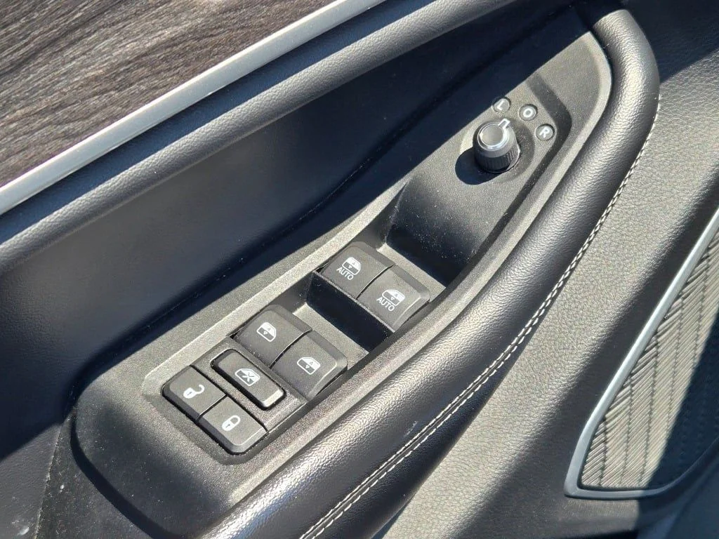 Used 2021 White Jeep Limited image 22