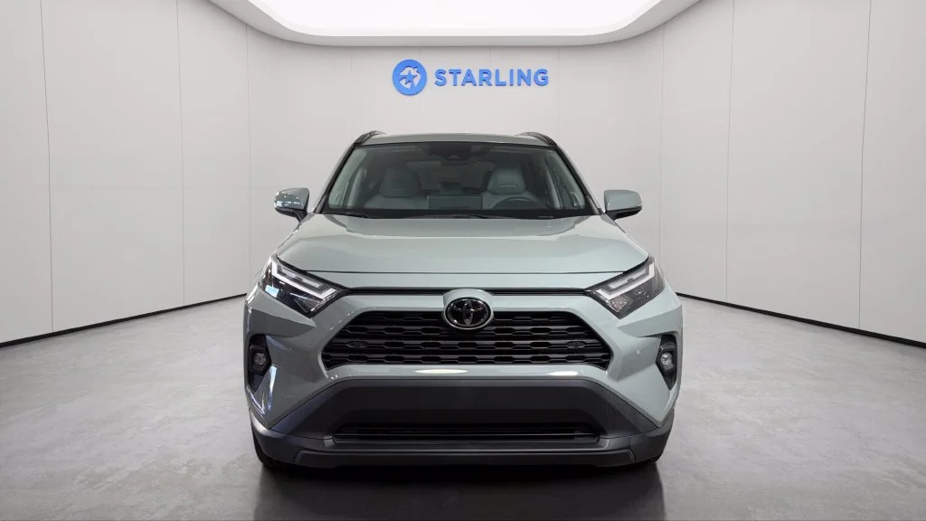 Used 2023  Toyota XLE Premium image 16