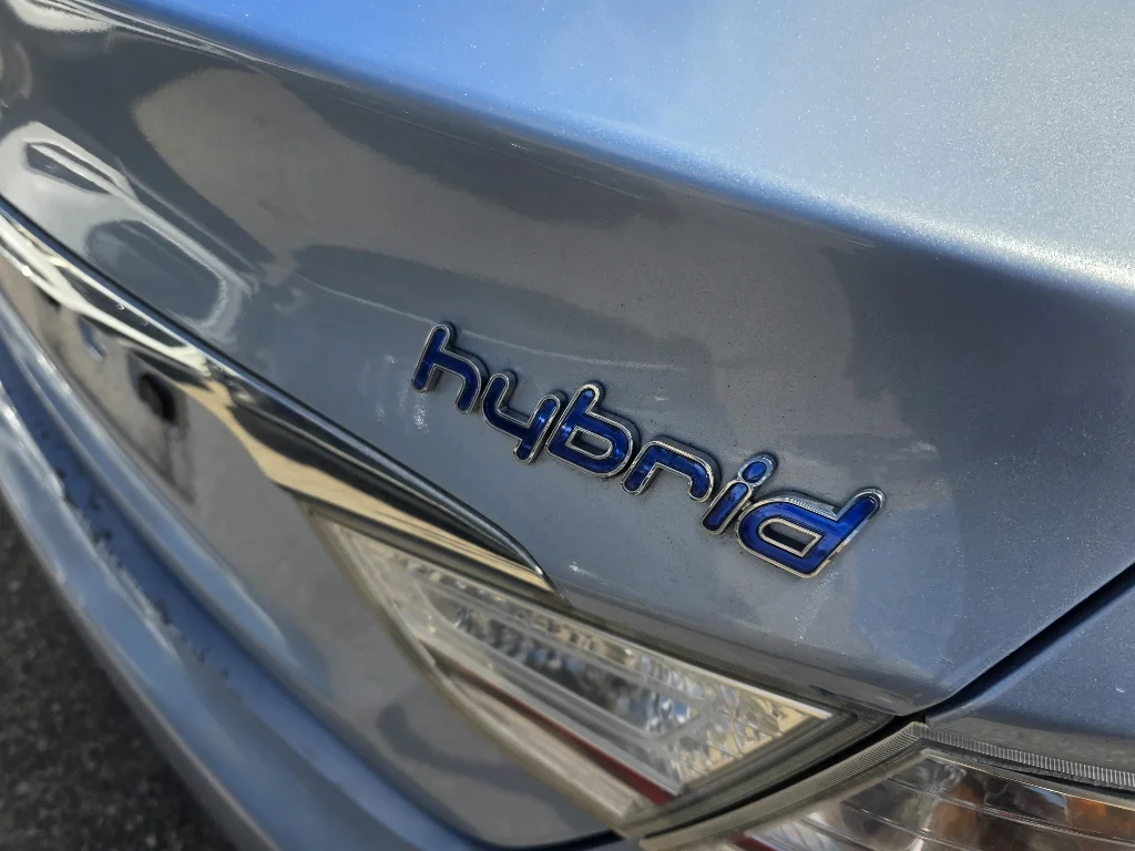 Used 2013 Blue Sky Metallic Hyundai  image 12