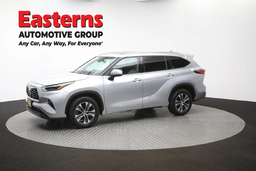 Used 2021 Silver Toyota XLE image 64