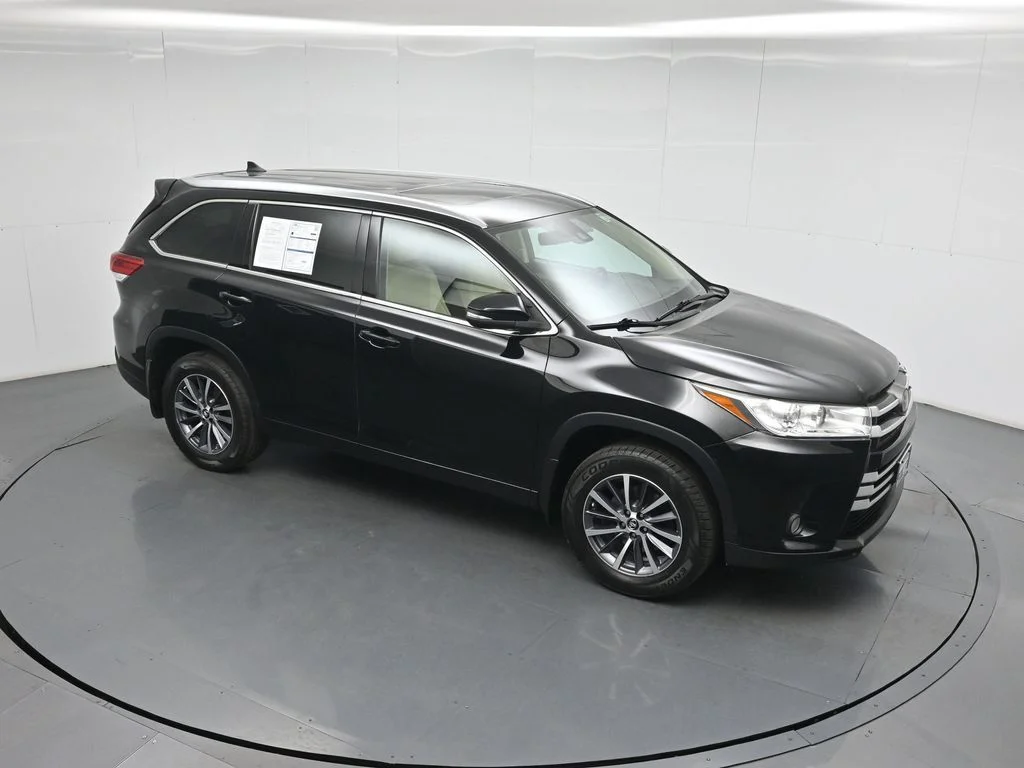 Used 2018 Black Toyota XLE image 41