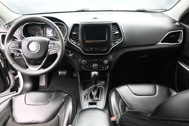 Used 2020 White Jeep Latitude Plus image 25