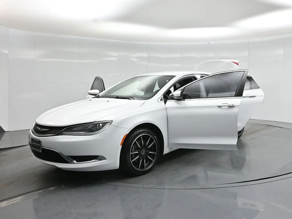 Used 2015 White Chrysler Limited image 26