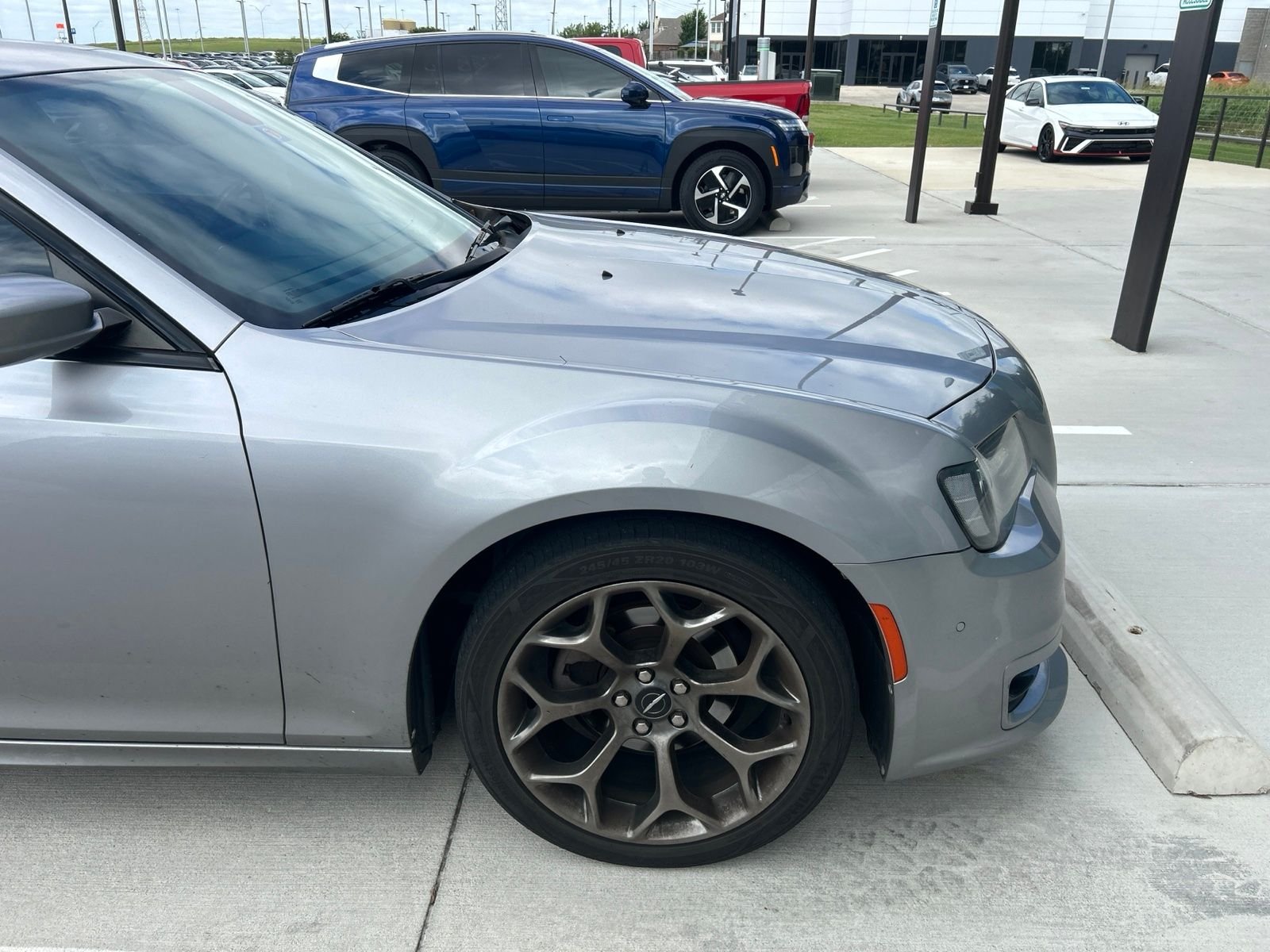 Used 2018 Billet Silver Metallic Clearcoat Chrysler S image 4