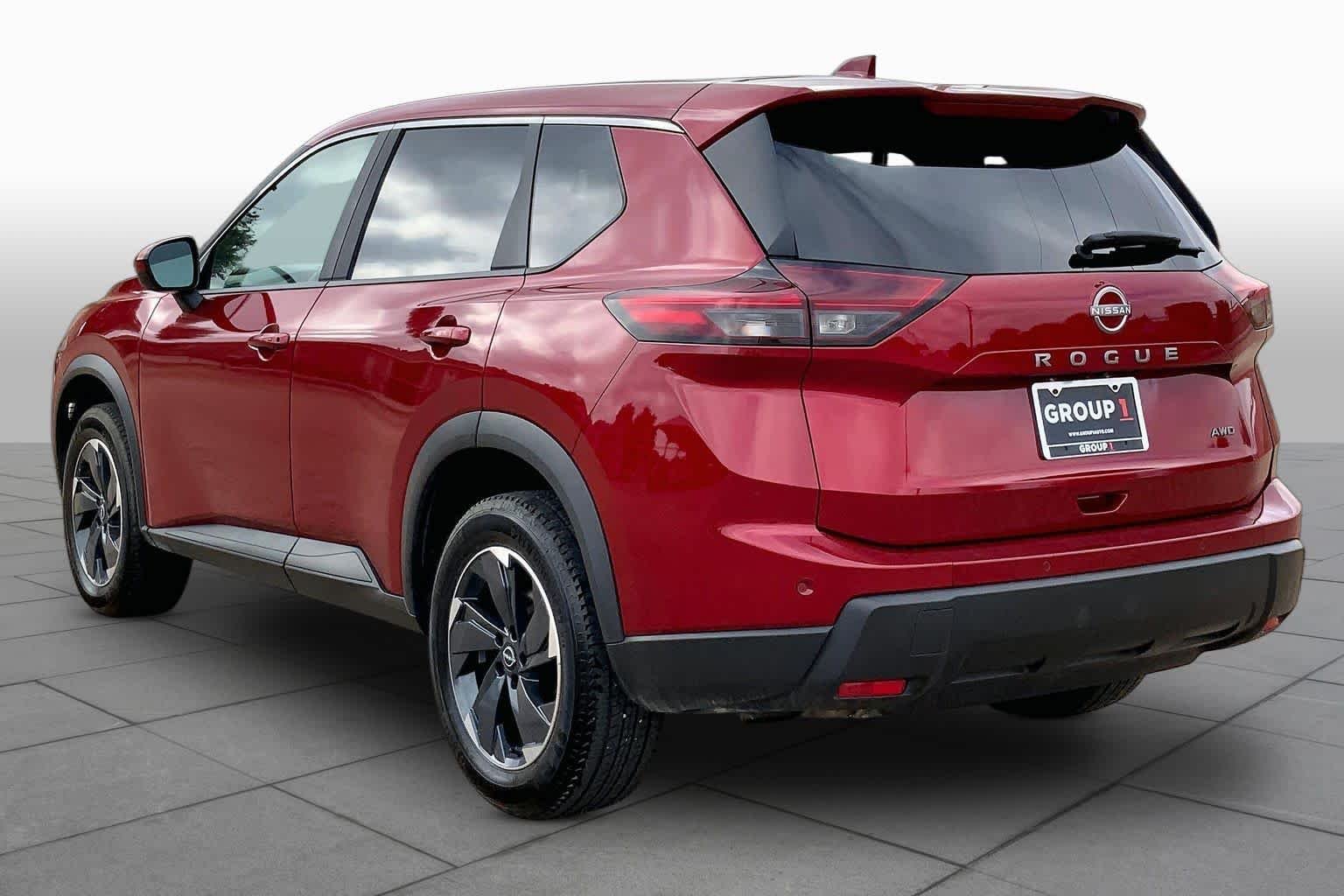 Used 2025 Scarlet Ember Tintcoat Nissan SV image 12