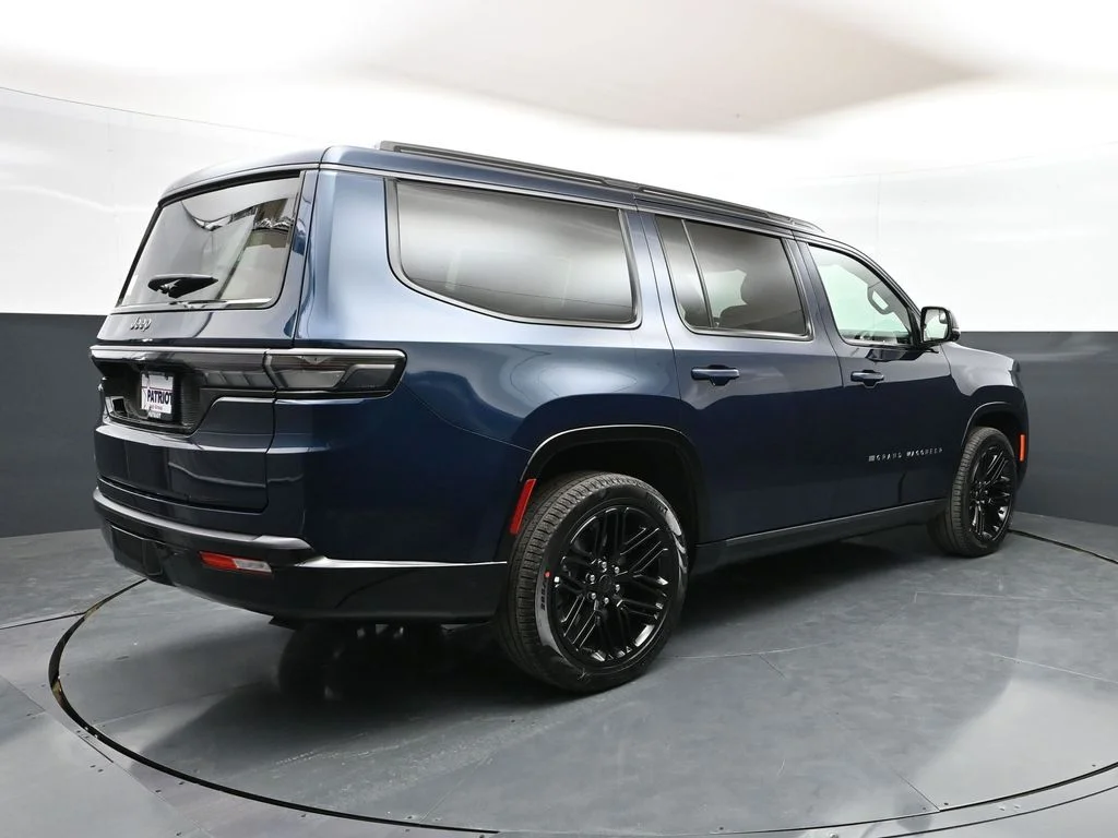 New 2026 Fathom Blue Pearl-Coat Exterior Paint (Late Availability) Jeep Limited Reserve image 3