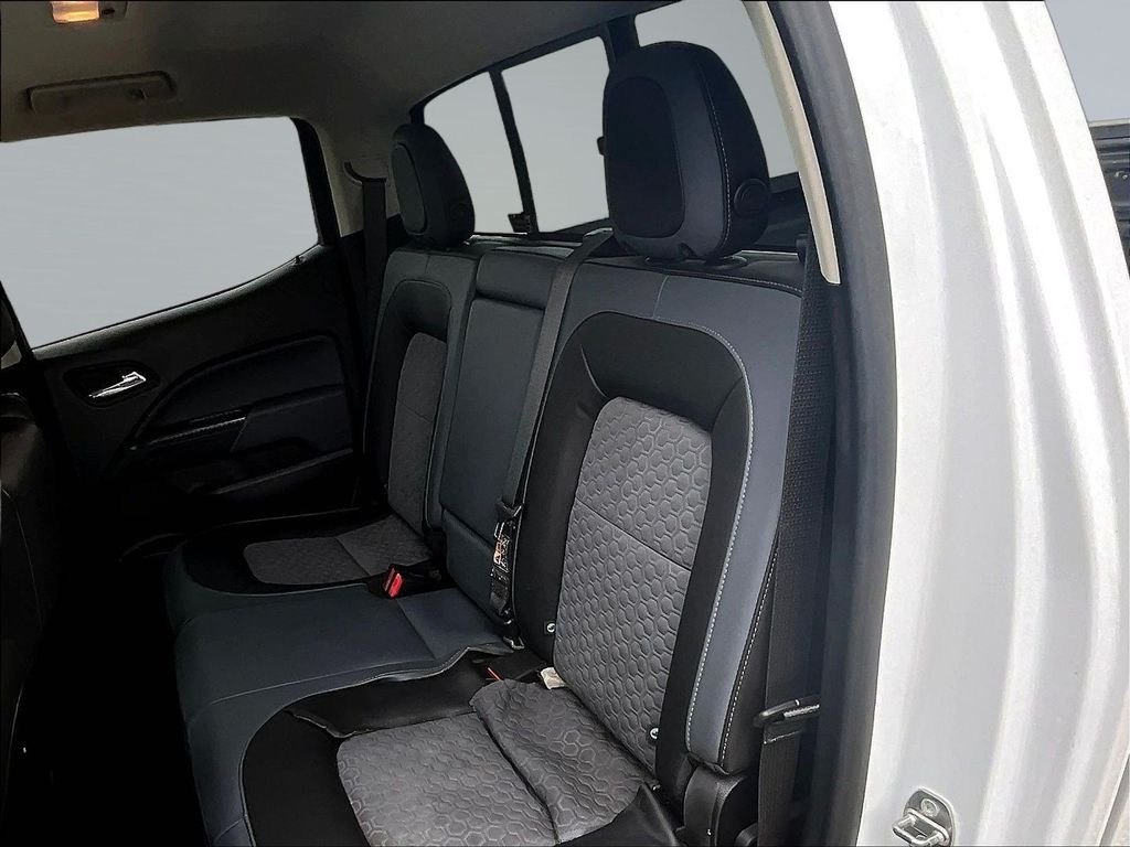 Used 2022 White Chevrolet Z71 image 25