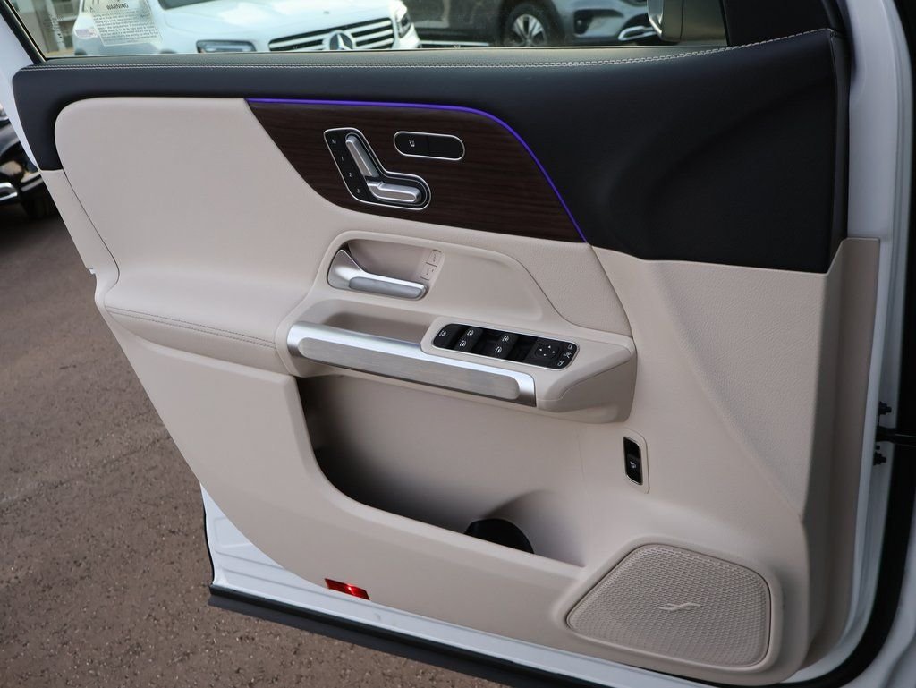 New 2026 Polar White Mercedes-Benz GLB 250 image 37