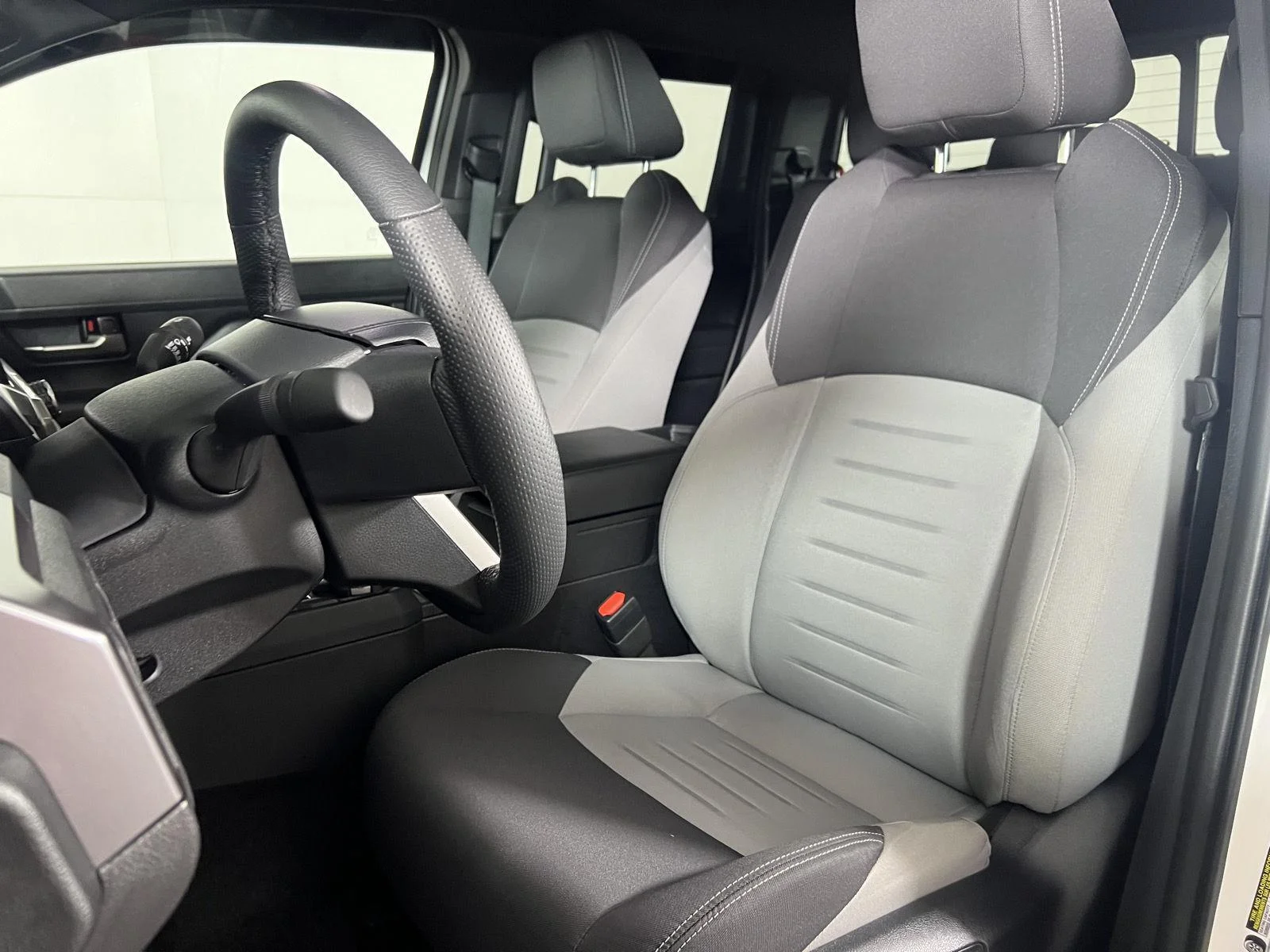 Used 2025  Toyota SR image 7
