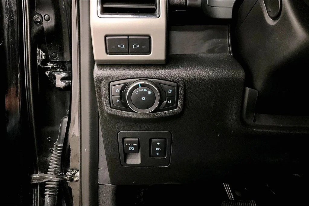 Used 2020 Black Ford Lariat image 16