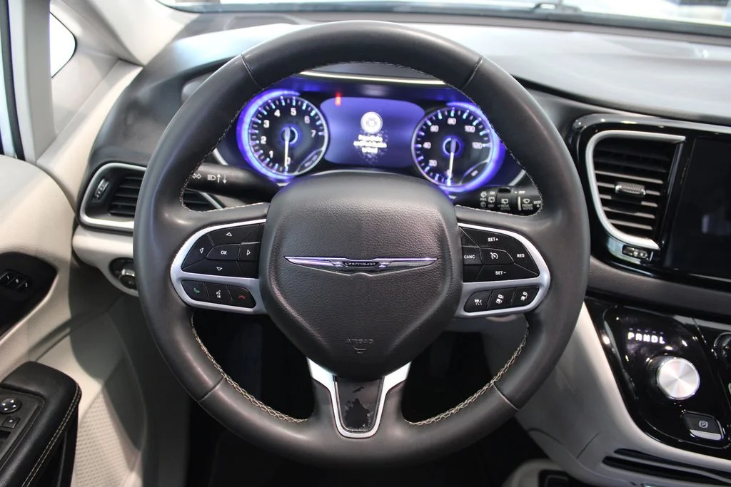 Used 2023 Bright White Clearcoat Chrysler Touring L image 23