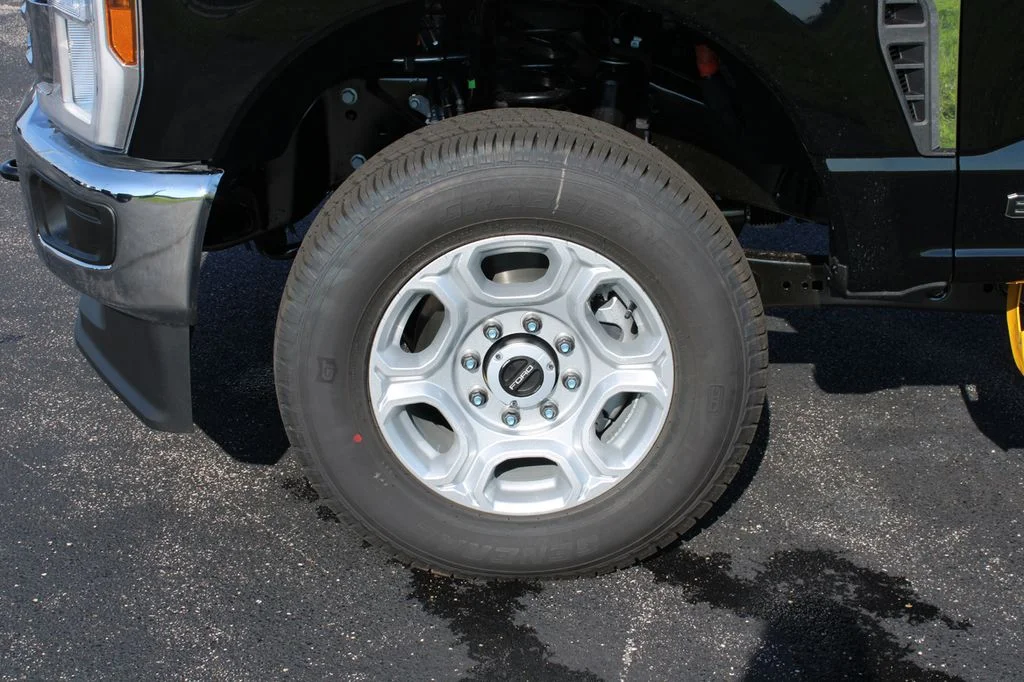 New 2026 Agate Black Metallic Ford F-250® XLT image 6