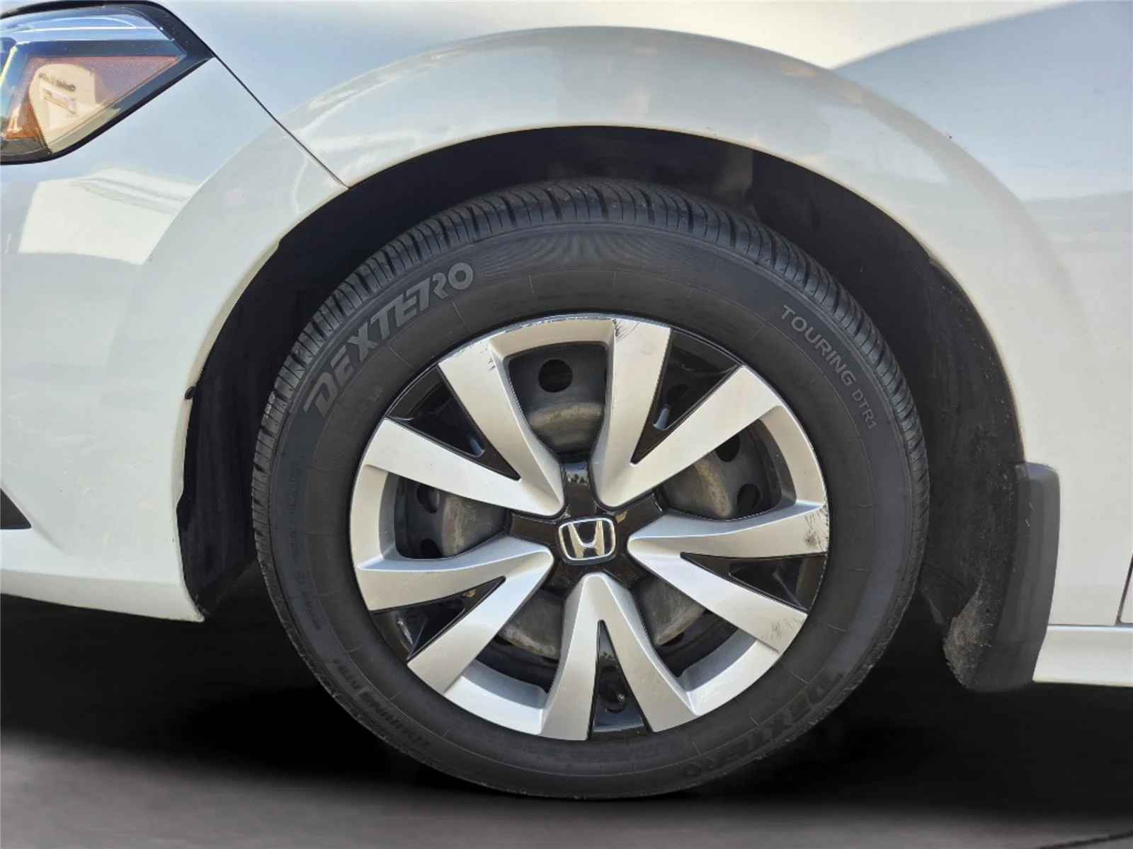 Used 2022 Platinum White Pearl Honda LX image 30