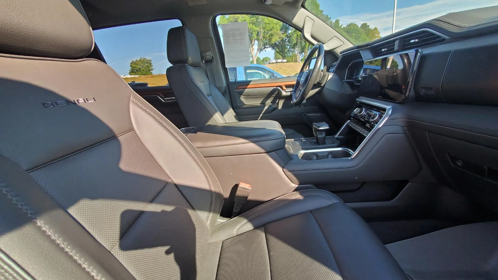 Used 2023 Summit White GMC Denali image 4