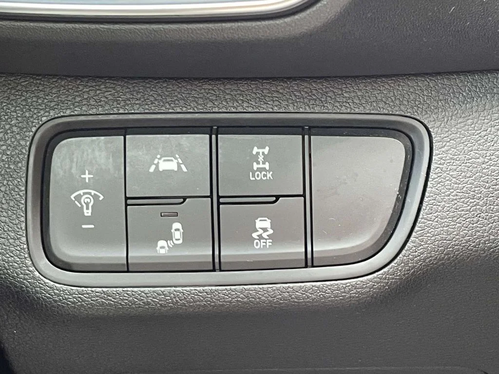 Used 2019 Brown Hyundai SE image 17