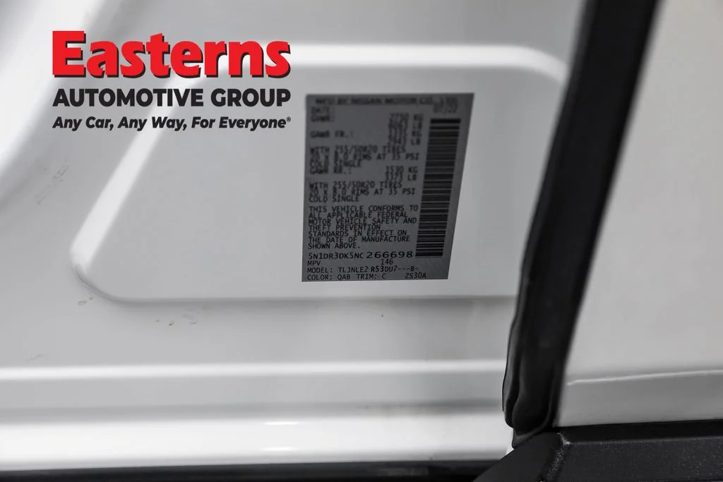 Used 2022 White Nissan Platinum image 39
