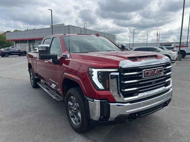 Used 2025 Red GMC SLT image 1