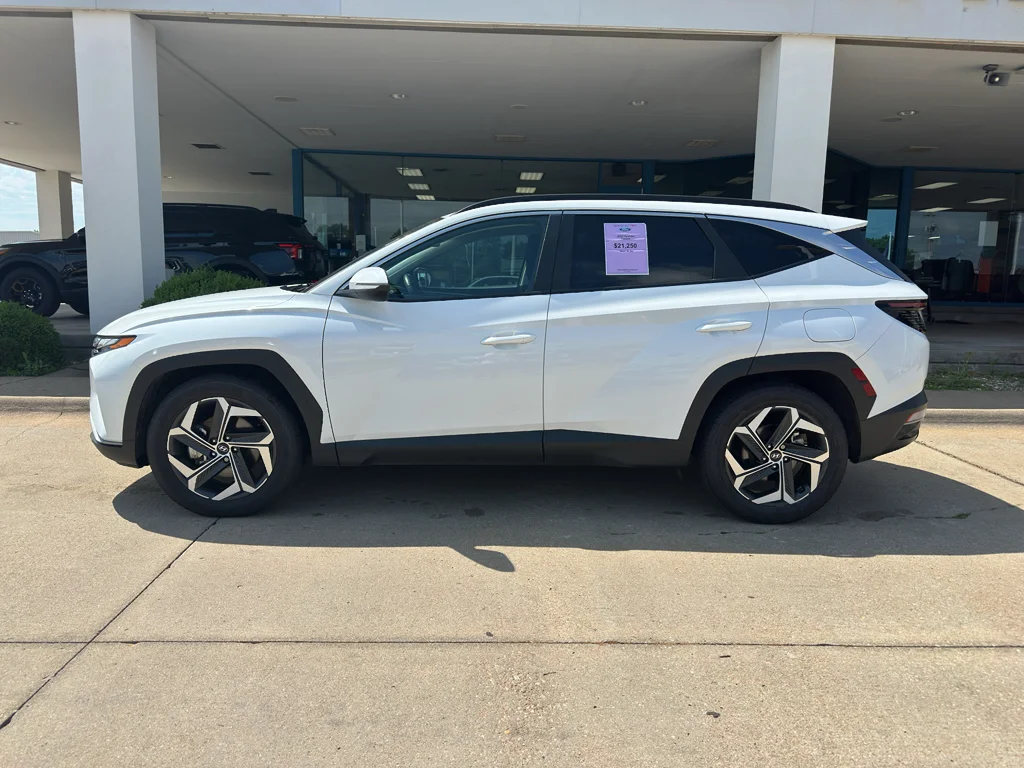 Used 2022 Quartz White Hyundai SEL image 4