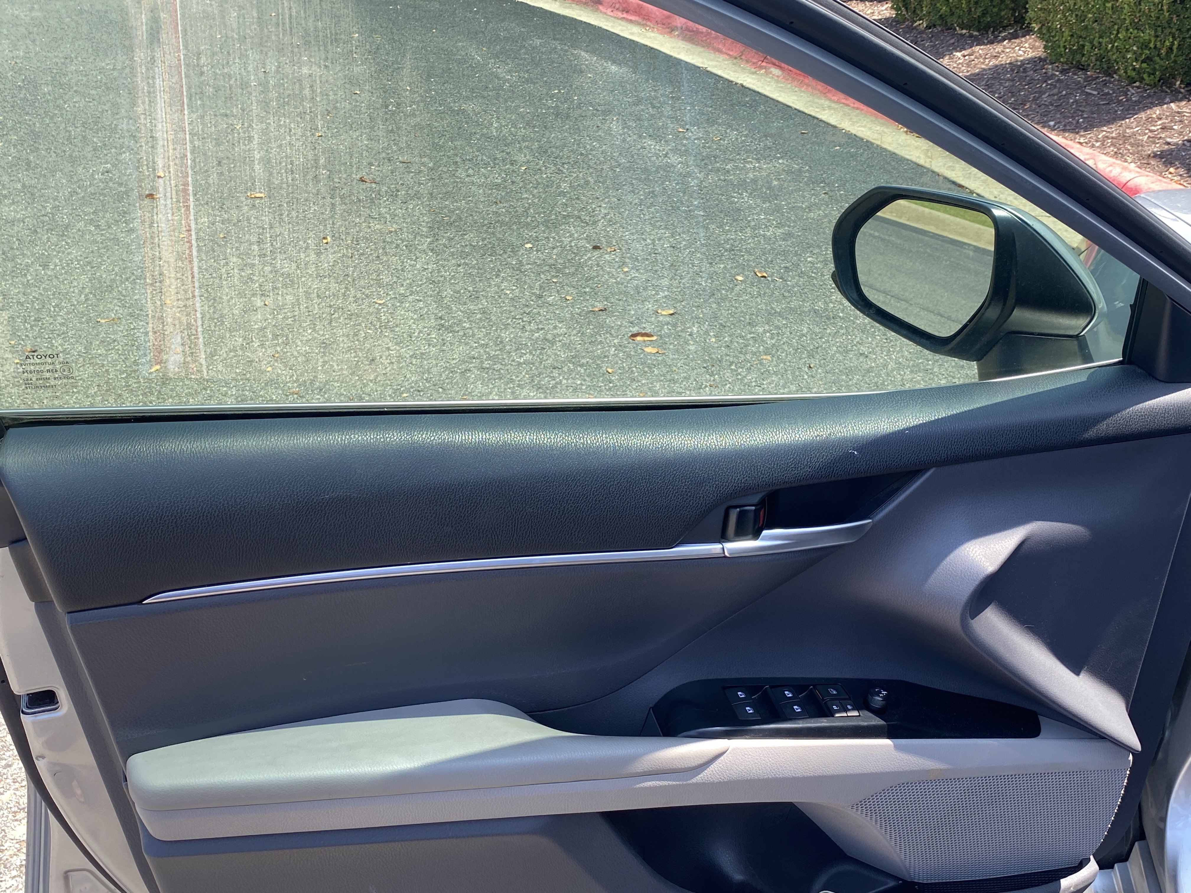 Used 2019  Toyota LE image 13
