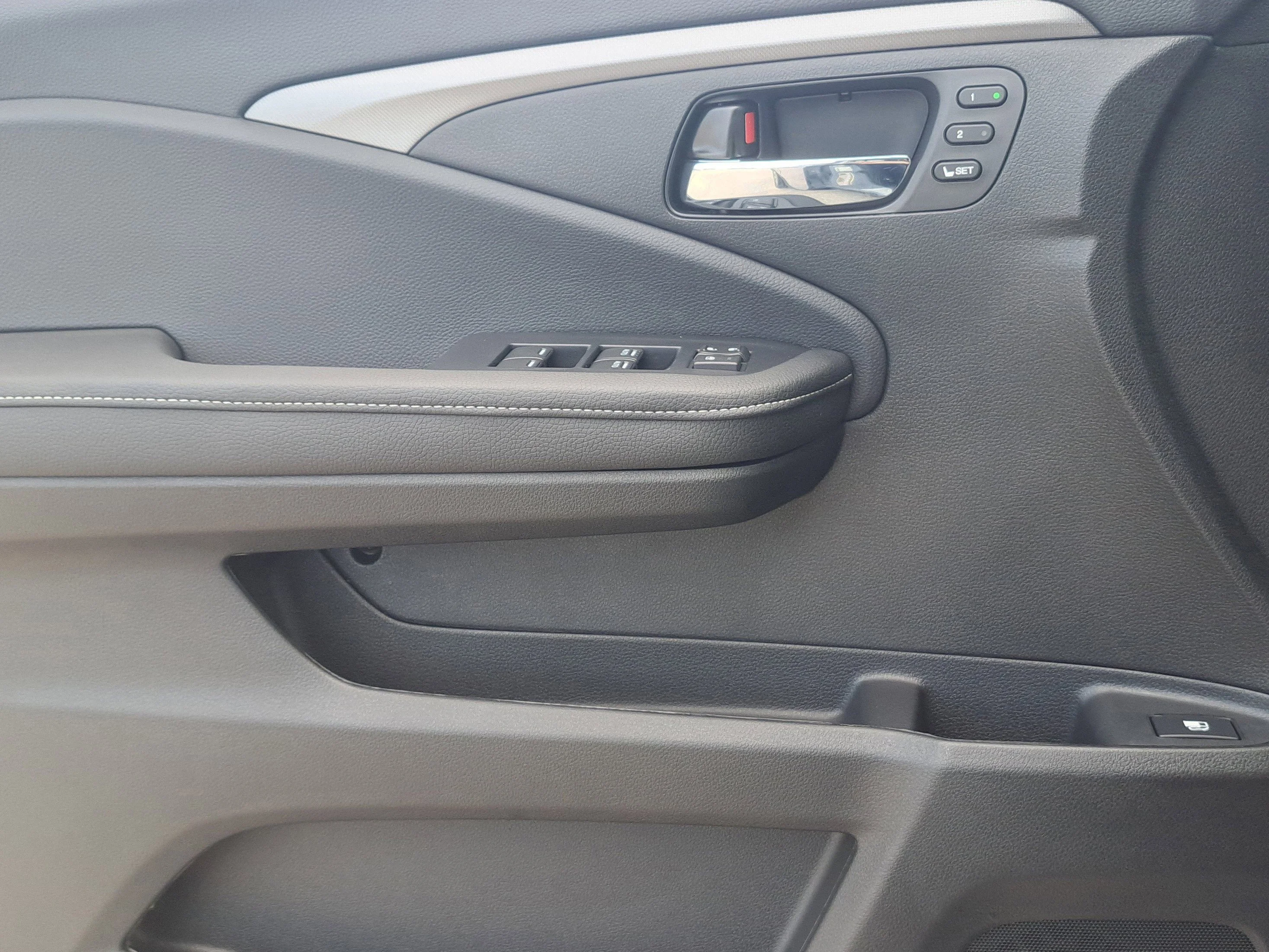 New 2026 Platinum White Pearl Honda RTL image 25
