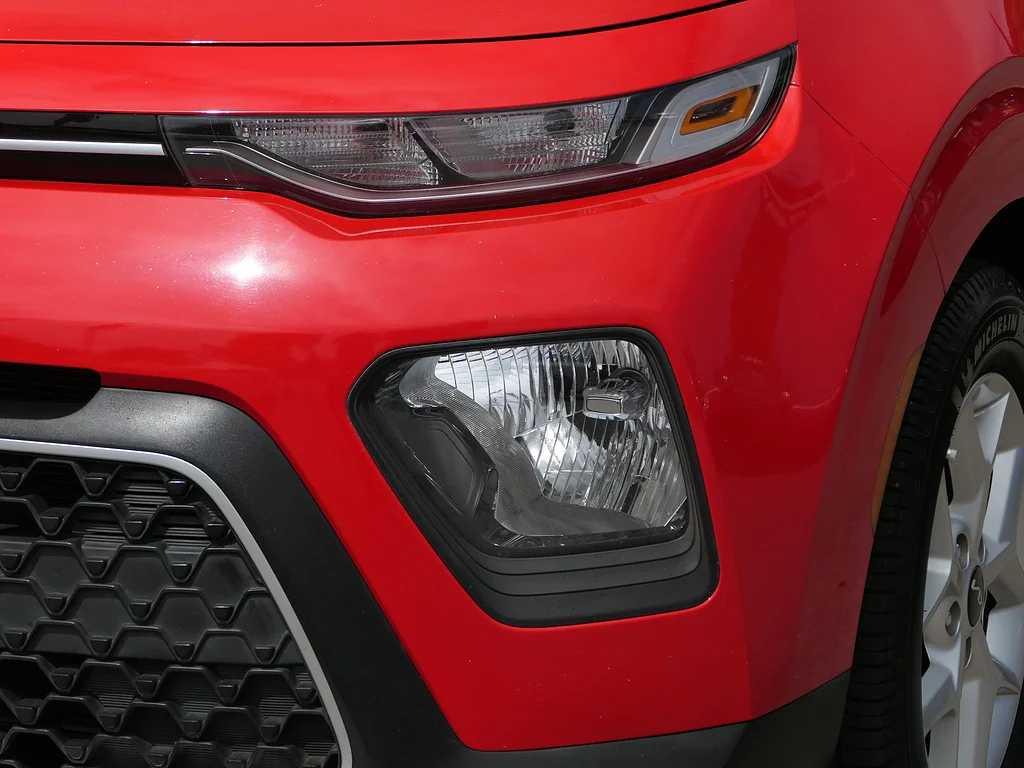 Used 2022 Inferno Red Kia LX image 8