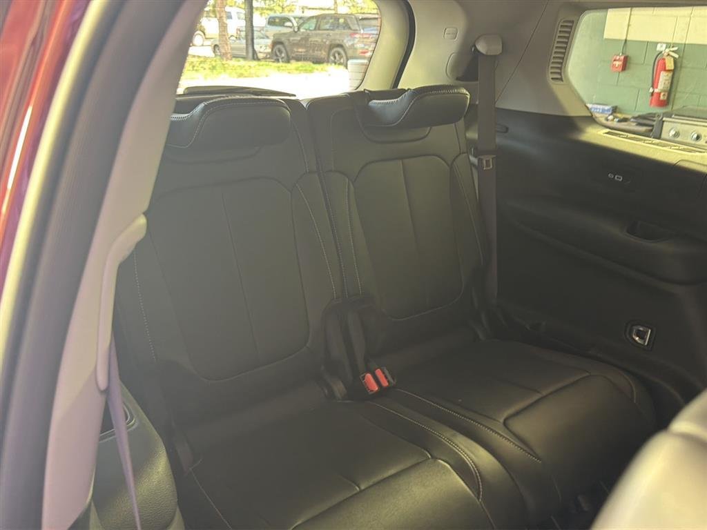 Used 2023 Velvet Red Pearlcoat Jeep Limited image 16