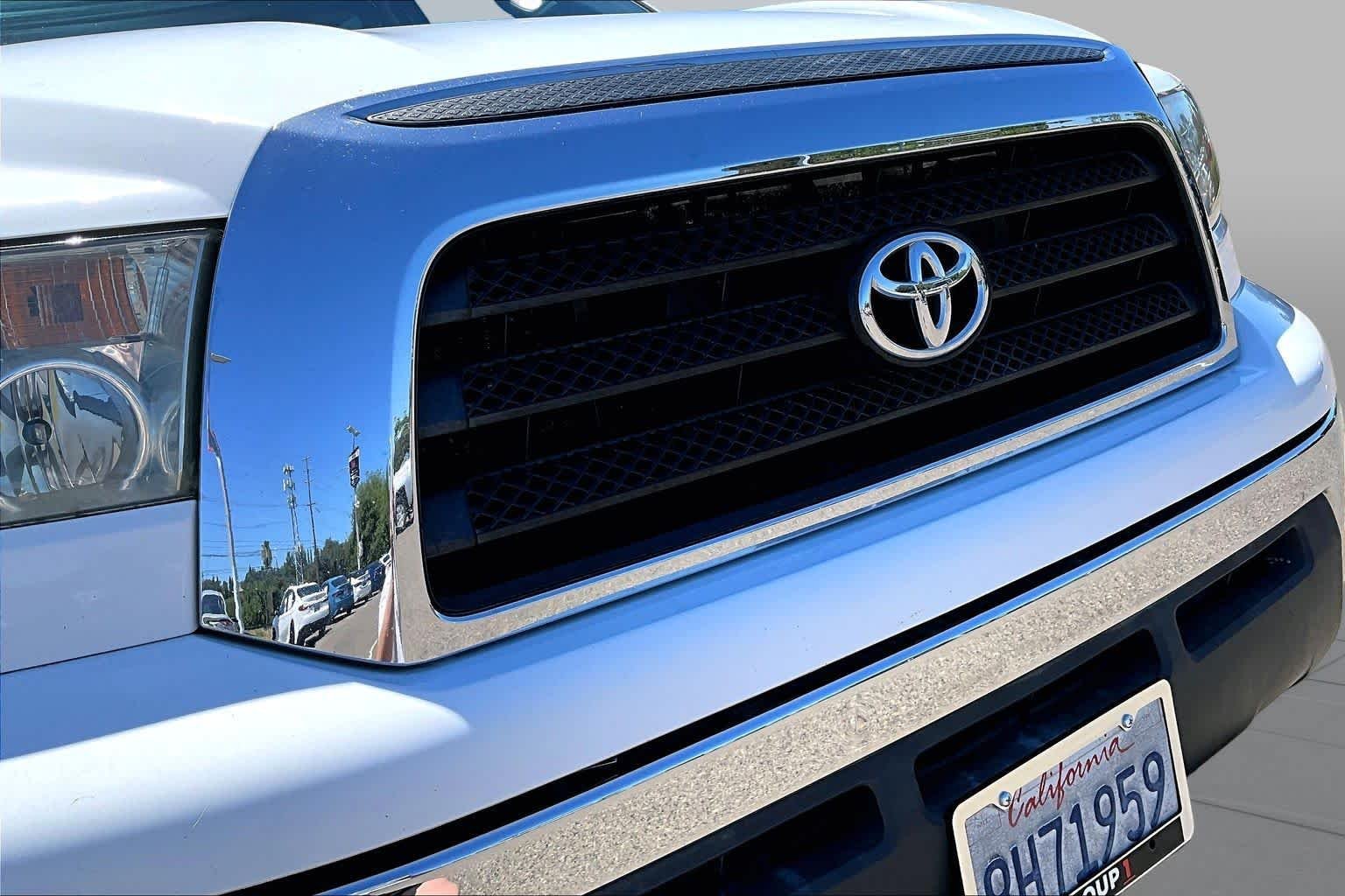 Used 2007 Super White Toyota SR5 image 29