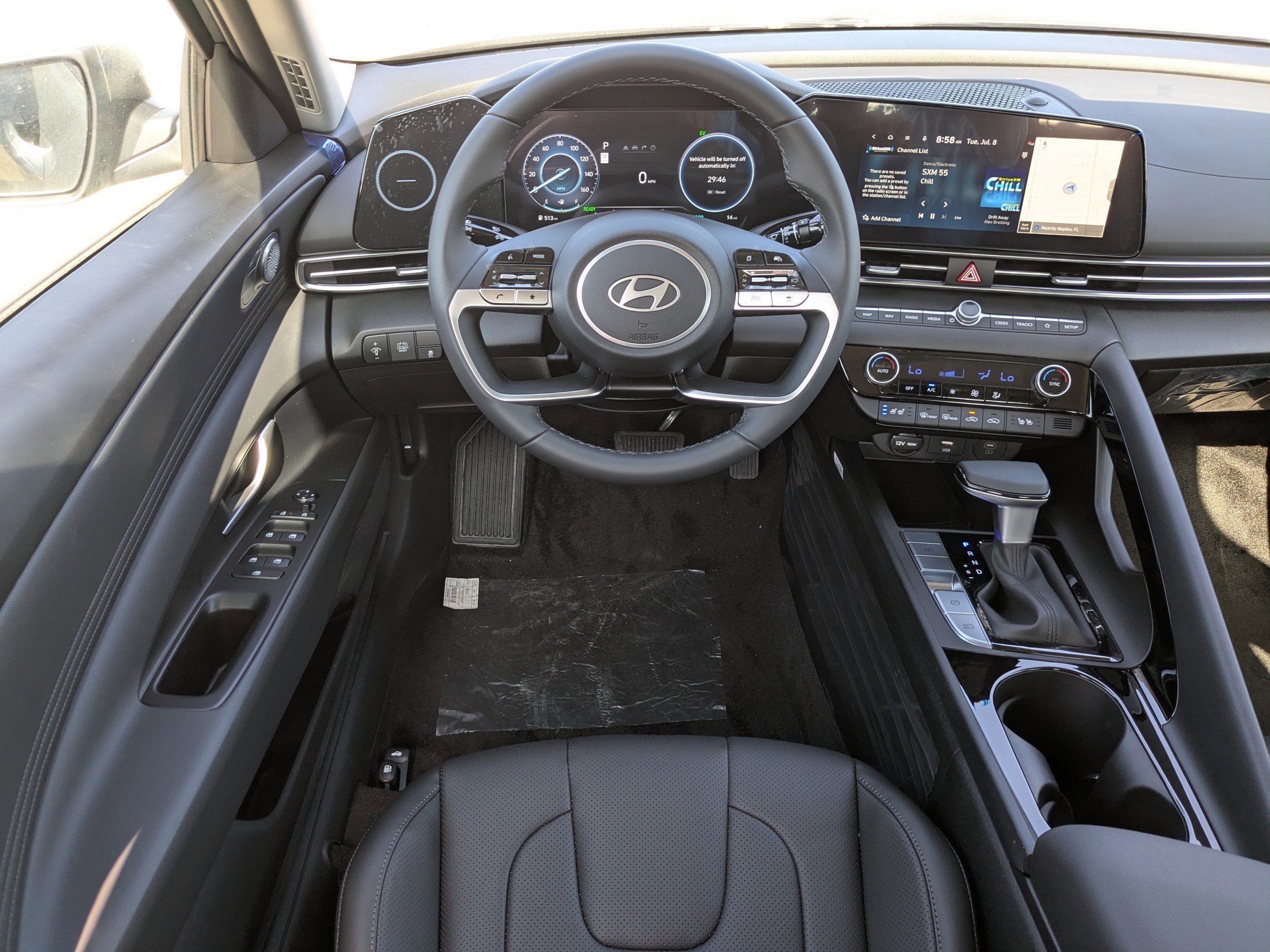 2025 Hyundai Elantra Limited - Photo 12