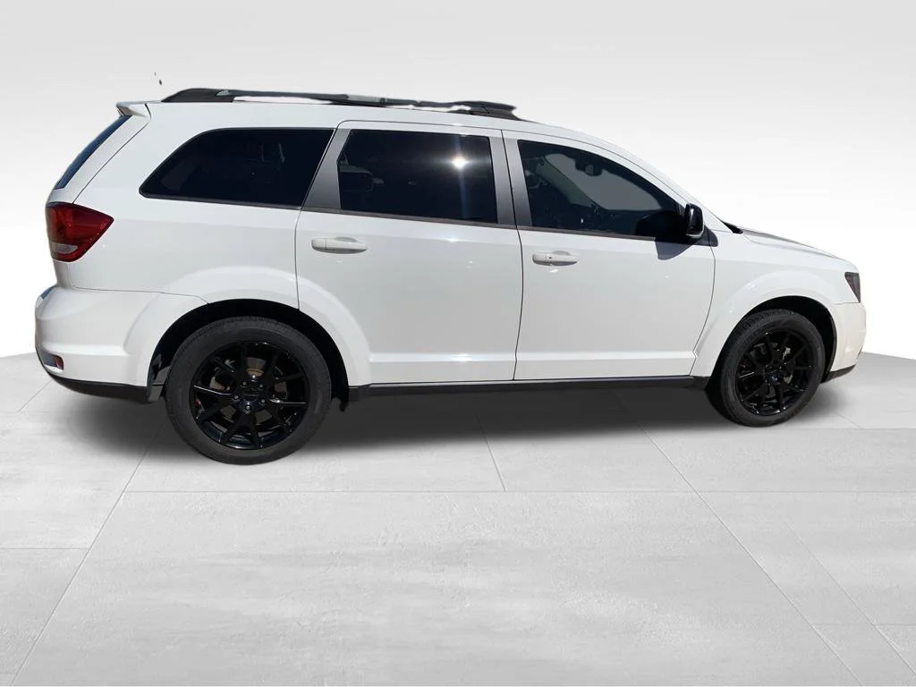 Used 2017 White Dodge SXT image 14