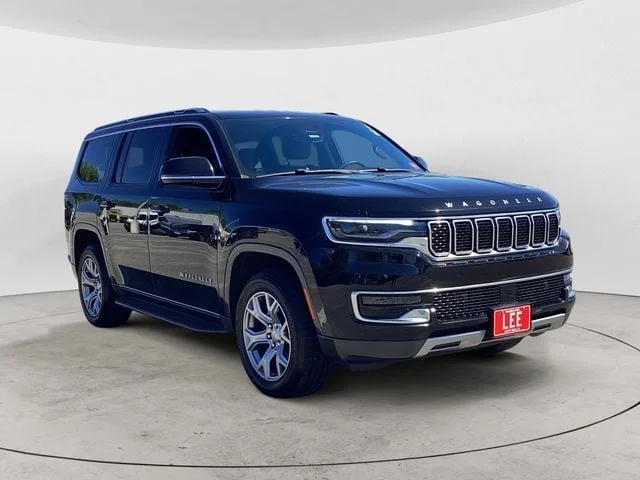 Used 2022 Diamond Black Crystal Pearlcoat Jeep Series II image 7