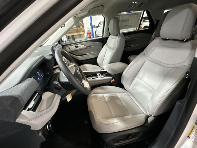 New 2026 Star White Metallic Tri-Coat Ford Active image 17