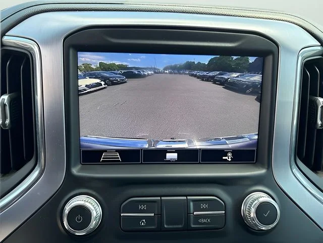 Used 2020 White GMC SLT image 28