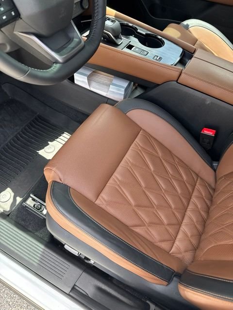 Used 2025 White Nissan Platinum image 2