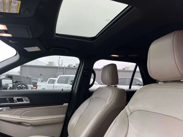 Used 2018 Platinum Dune Metallic Ford Limited image 22