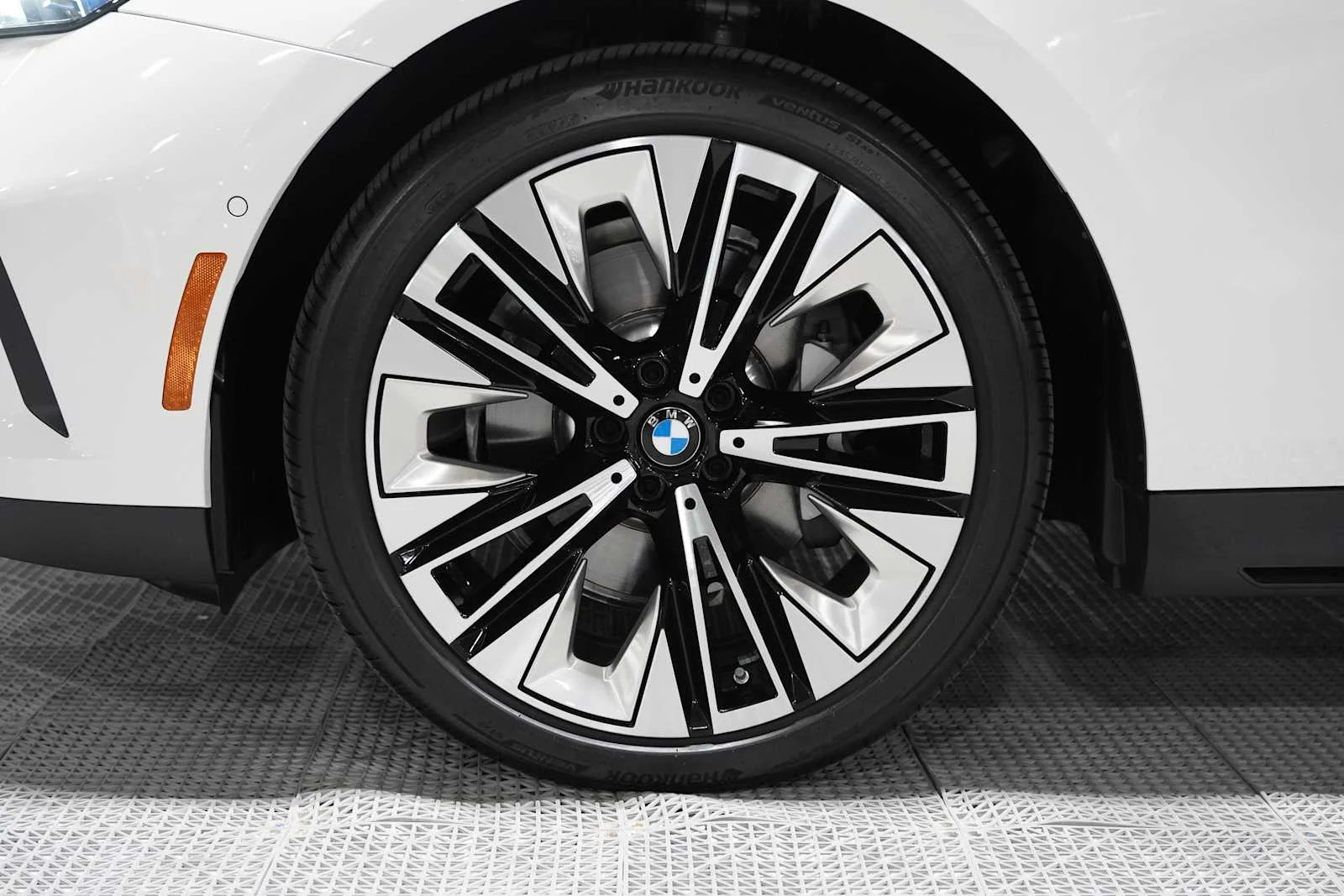 2026 BMW 5 Series 530i - Photo 7