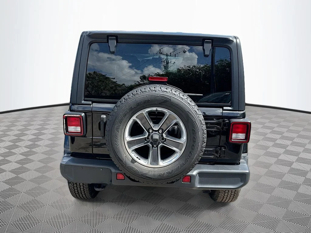 Used 2022 Black Jeep Unlimited Sahara image 7
