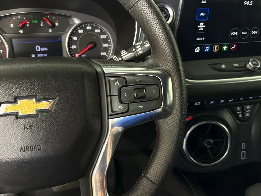 Used 2025 White Chevrolet LT image 20