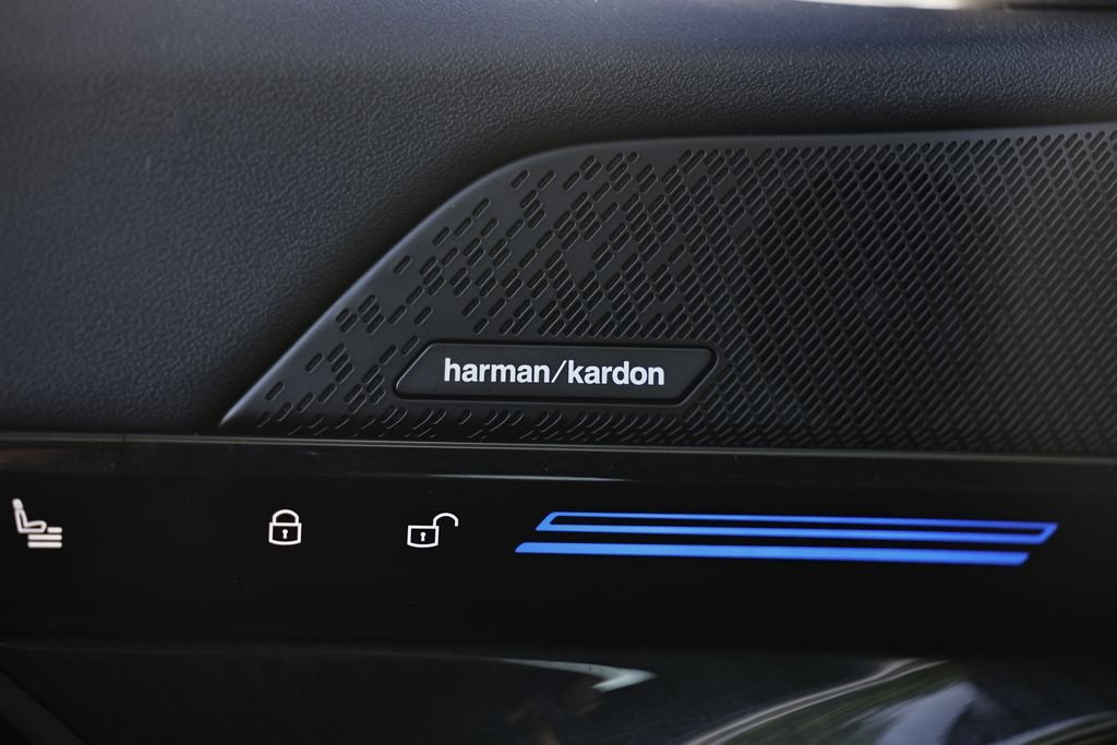 2025 BMW 5 Series 530i - Photo 15