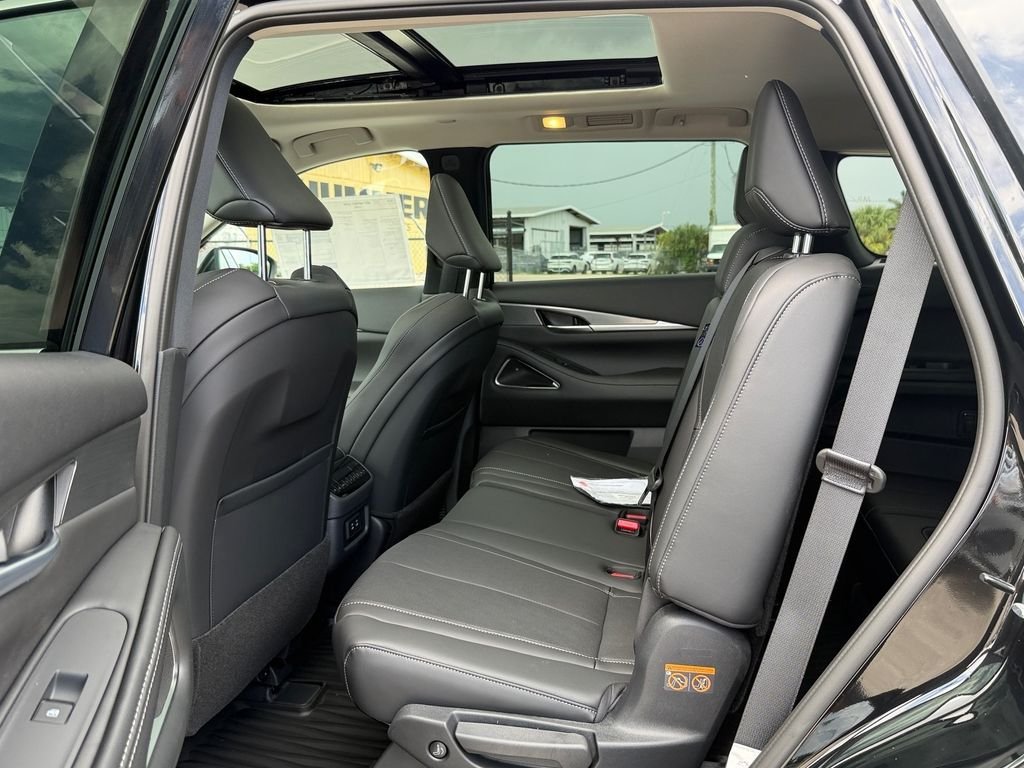 New 2027 MINERAL BLACK INFINITI Luxe FWD image 9