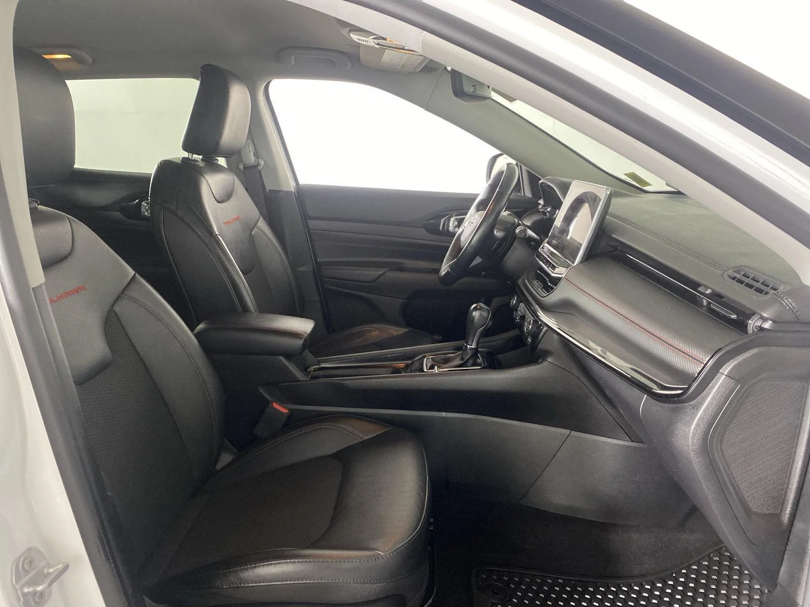 Used 2022 Bright White Clearcoat Jeep Trailhawk image 35