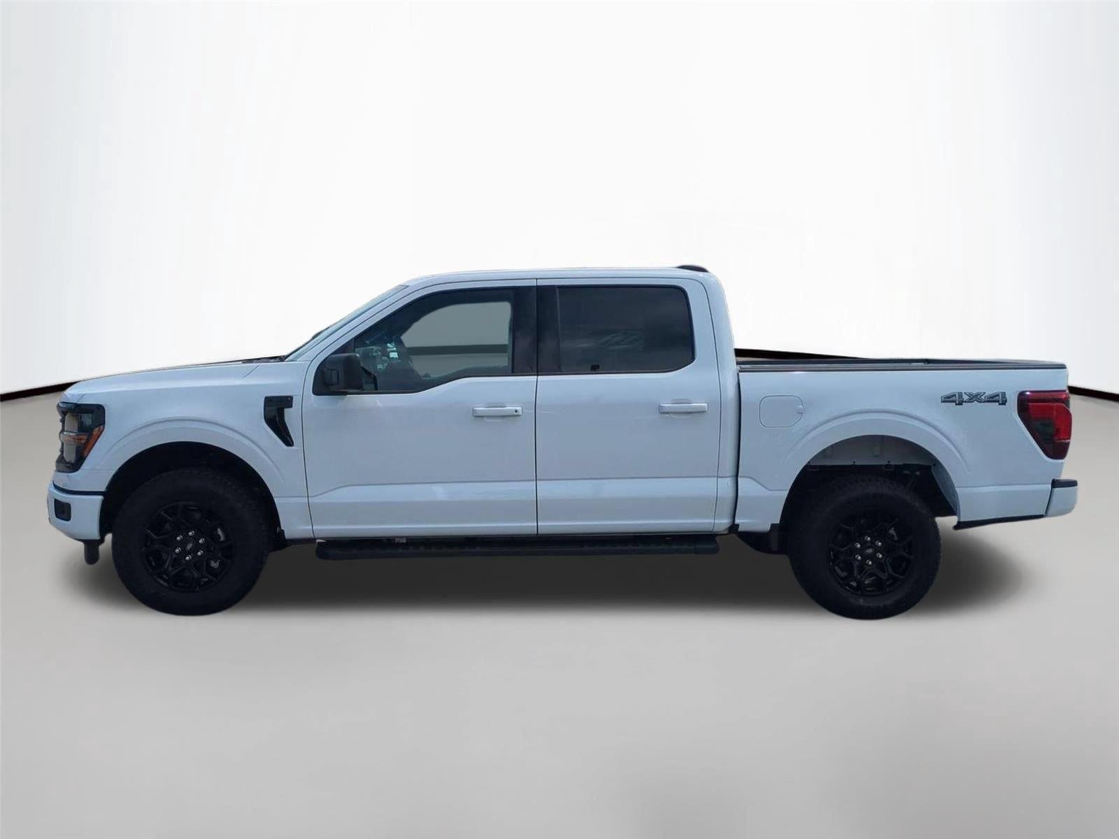 New 2026 Oxford White Ford XLT image 2
