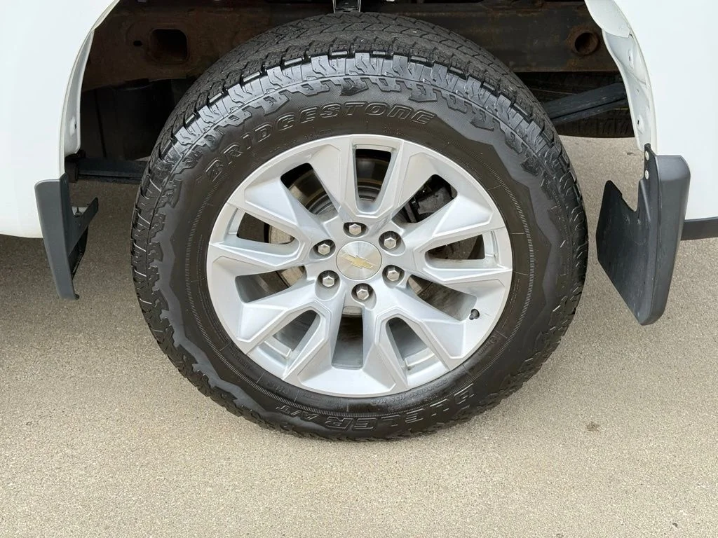 Used 2022  Chevrolet Custom image 19