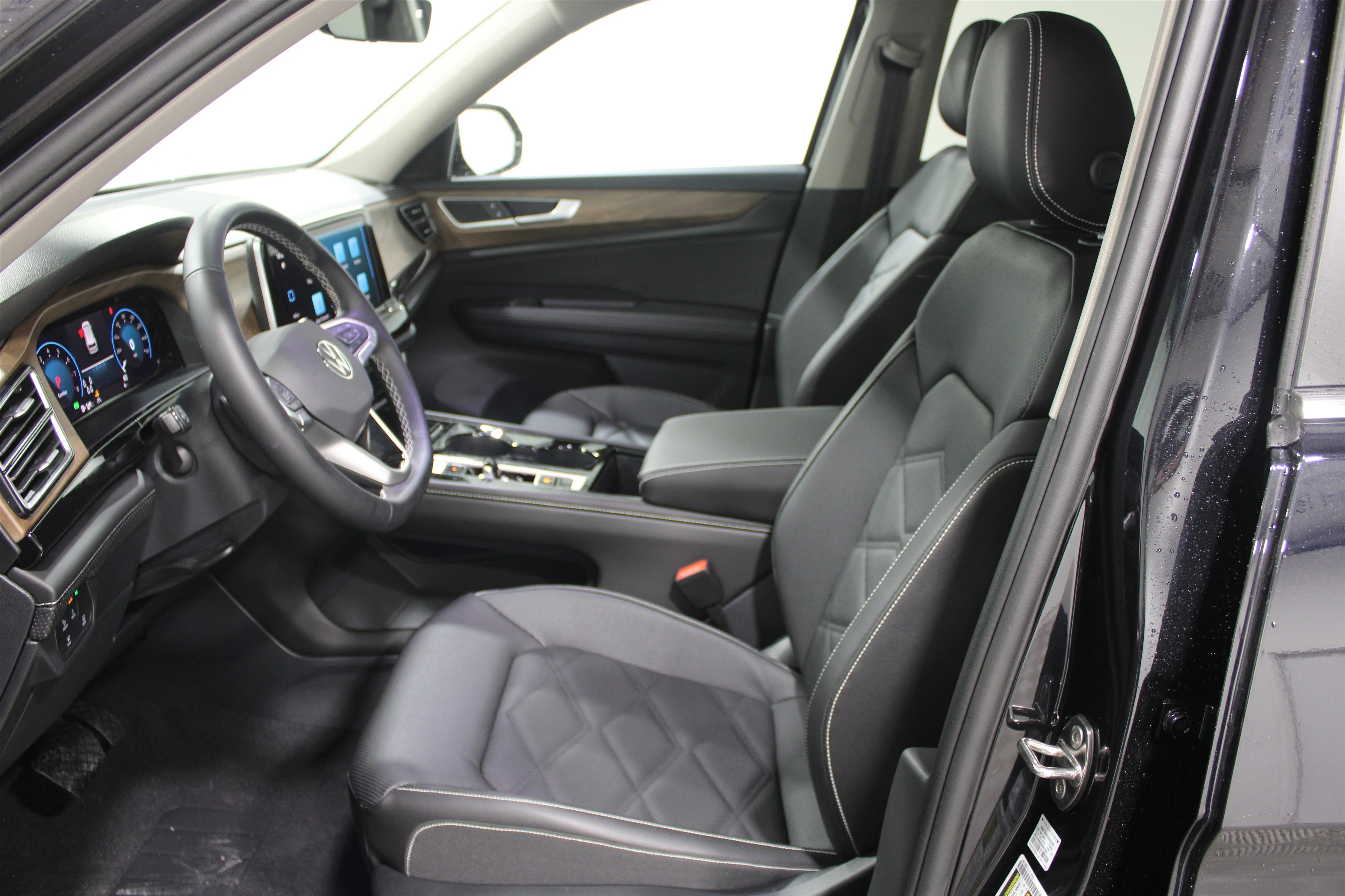 New 2026 Deep Black Pearl Volkswagen 2.0T SE w/Technology image 3
