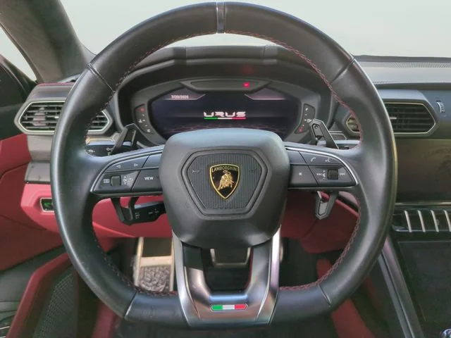 Used 2021 Black Lamborghini Base image 27