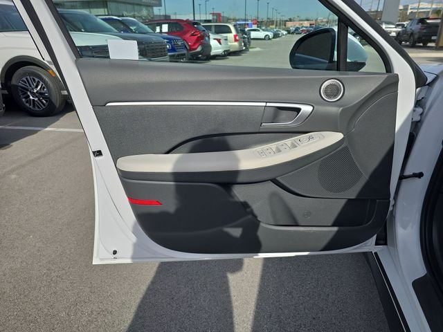 Certified Used 2025 White Hyundai SE image 13