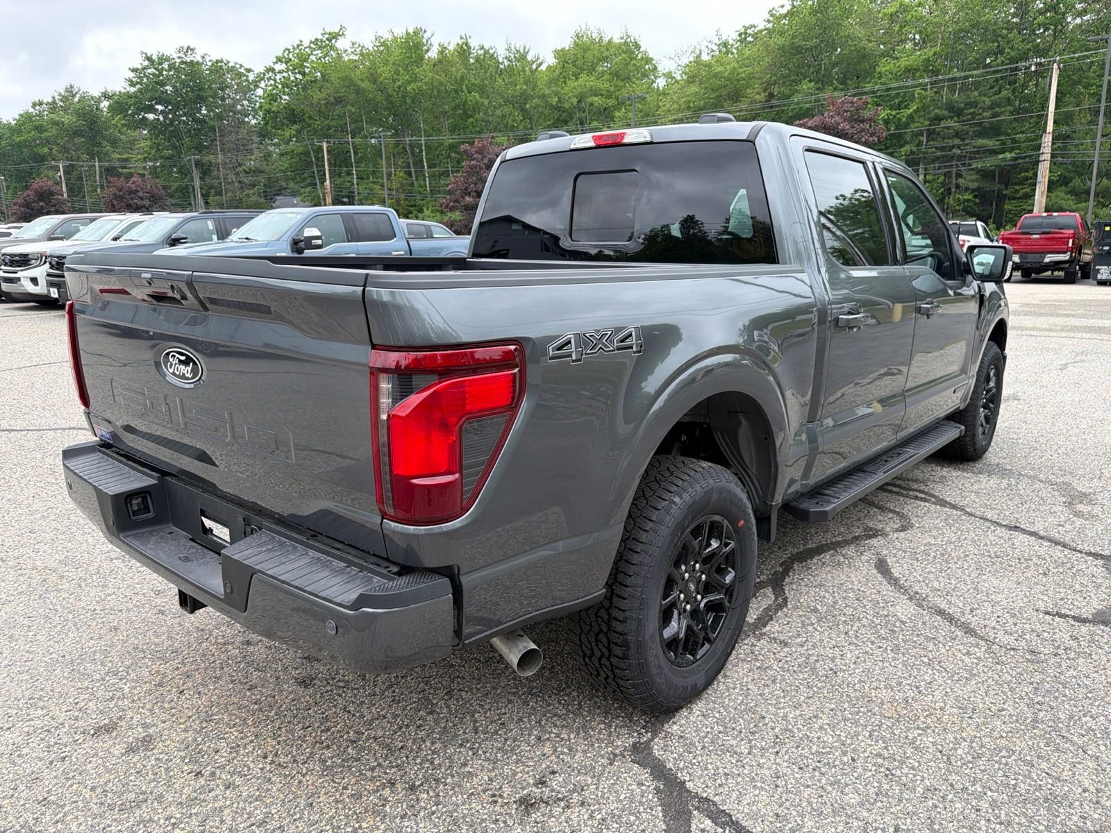 New 2026 Carbonized Gray Metallic Ford XLT image 7
