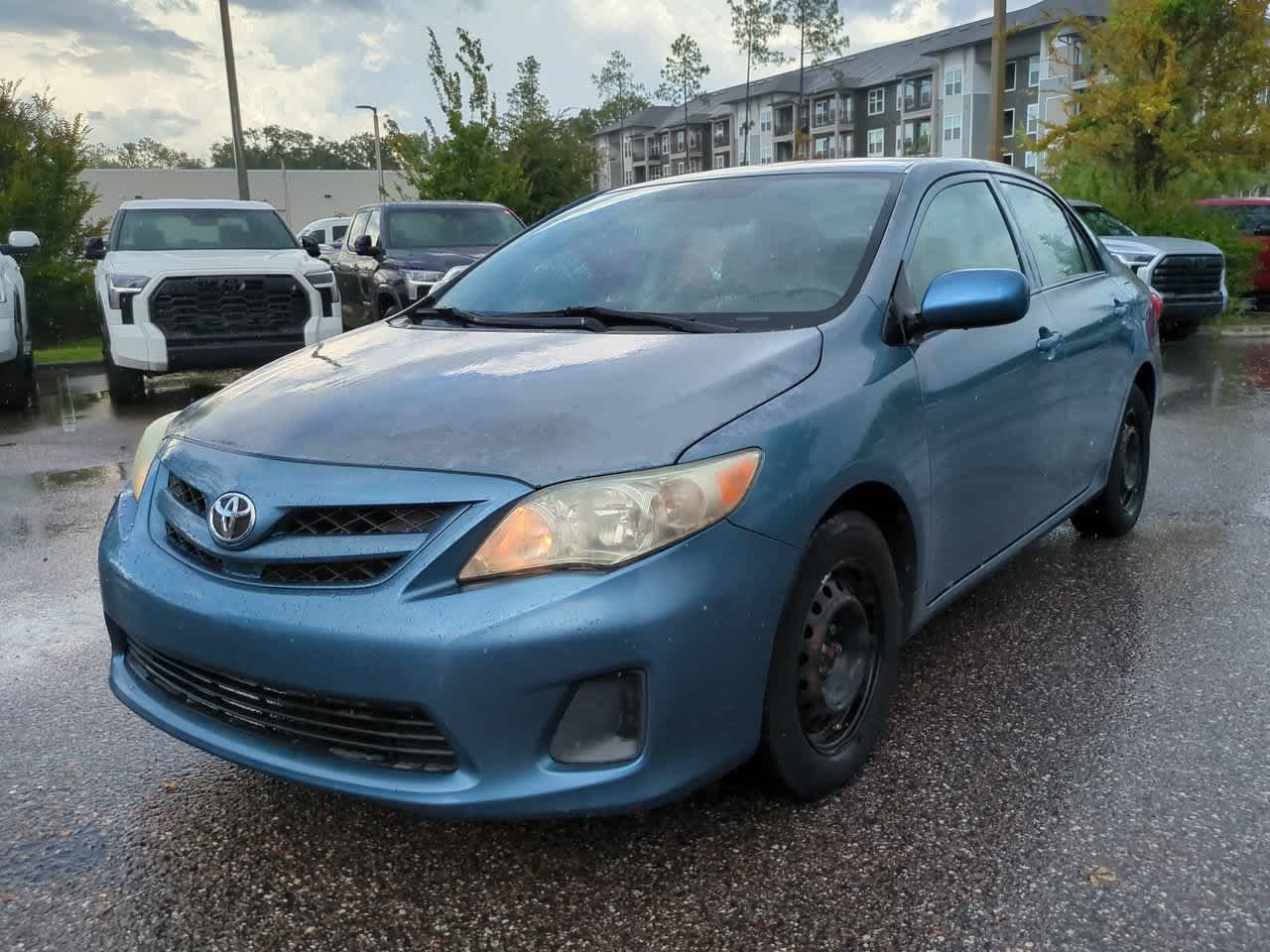 Used 2013 Tropical Sea Metallic Toyota L image 2